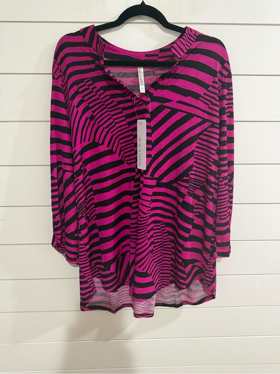 Dear Scarlett Tops - Dear Scarlett Fuchsia & Black Geometric Stripe Long-Sleeve Top